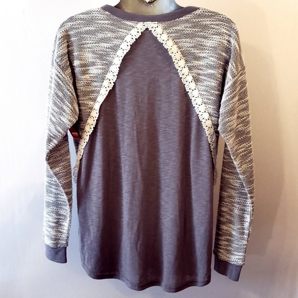🌷NWT Medium long sleeve sweater shirt gray lacy - Picture 6 of 6